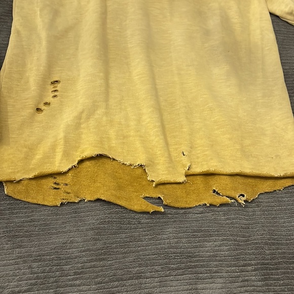 Givenchy‎ - Picture 7 of 7